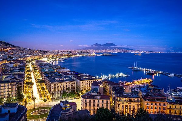 Jaynes Gallery 아티스트의 Europe-Italy-Naples-Overview of city with Mt-Vesuvius at sunset작품입니다.